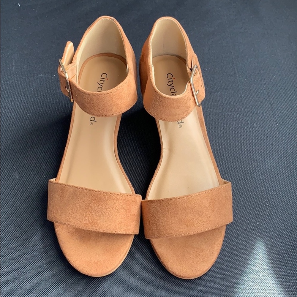 😍  City Classified Wedge Sandals 😍